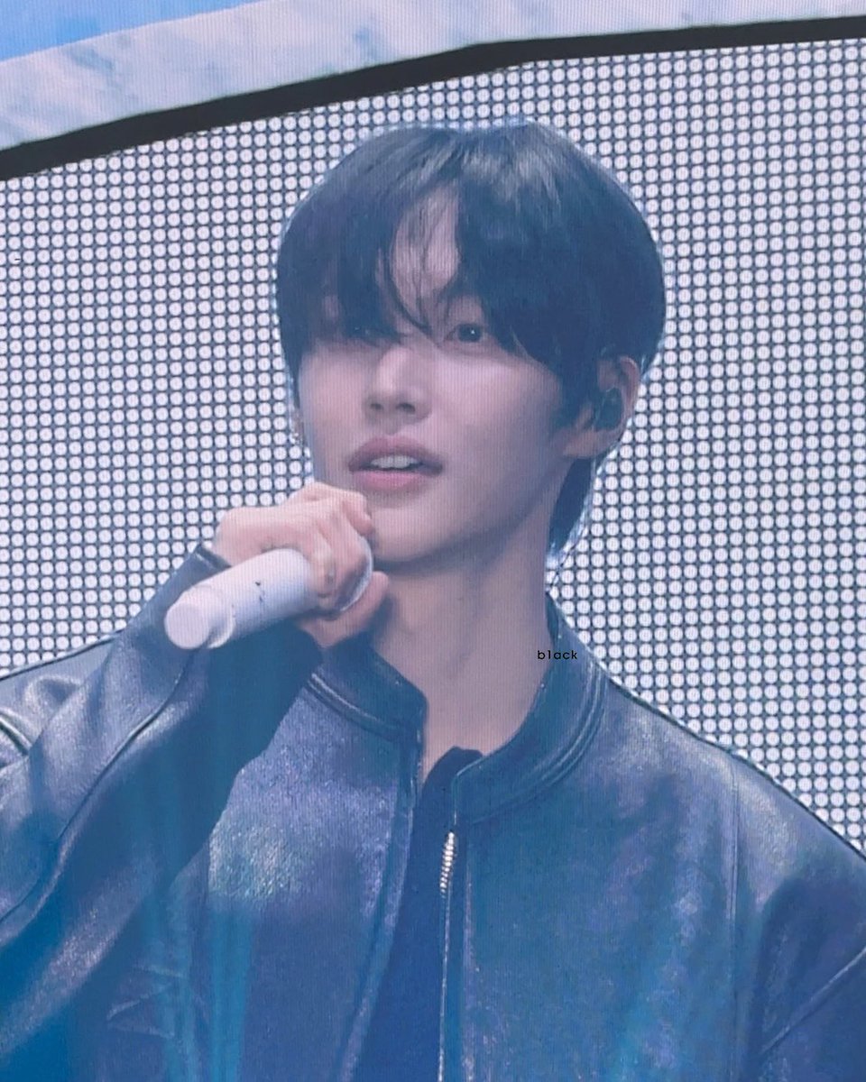 1bin_b1ack's tweet photo. 원빈이 머리 잘랐어ㅜㅜ https://t.co/3ky5UalYsQ