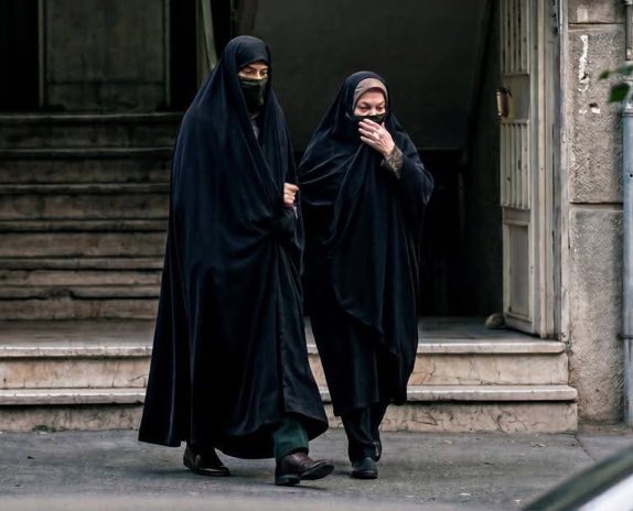 ترامب جعل وحدات الباسيج يرتدون الشادور في شهر رمضان

اختااااااااااااااه تحجبي