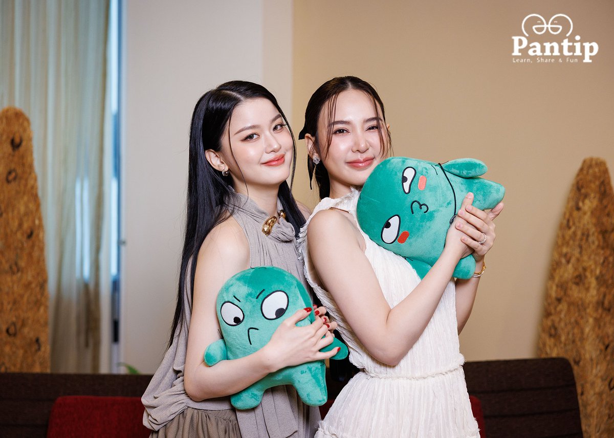 Pantip1996's tweet photo. ความสบายใจของกันและกัน #แทนญดา ชวนเพื่อนๆ มาทำความรู้จัก ลิลิน อิงอิง กับเรื่องราวความสัมพันธ์ของพวกเขา พร้อมชวนดู #PlayParkTheSeries #รักไม่คาดฝัน คืนนี้!

📍 อ่านกระทู้ https://t.co/oXiQ9JQLFP

#Pantipxรักไม่คาดฝัน
#TanYada
#ซีรีส์
#ช่อง3
#Pantip https://t.co/J4sp9hRkMu