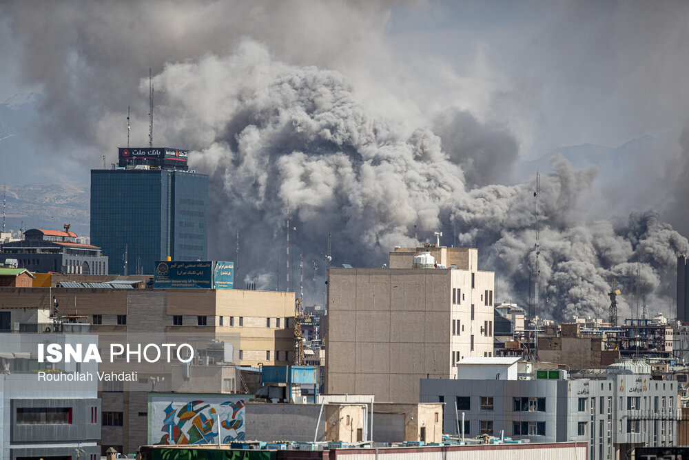 ما در عمر تمدنی چندهزار ساله فقط یک لحظه از تاریخ هستیم. بمانیم یا برویم، در نهایت اهمیتی ندارد.
برای ایران و فقط ایران، به خاطر این تمامیت ارضی و برای مرزهایی که نسل به نسل به بهای خون حفظ شده‌اند، هر جای جهان که هستید، در برابر شخم زدن این خاک در این تجاوز بی‌امان سکوت نکنید.