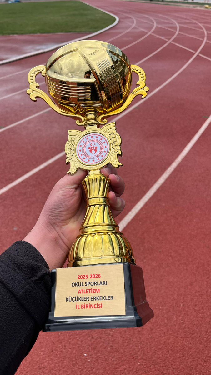 Oguzeli_mem's tweet photo. TEBRİKLER 🏆🏅

Okul Sporları Puanlı Atletizm il yarışmalarında 
Oğuzeli Piri Reis Ortaokulu küçük erkekler Atletizm Takımımız İl ŞAMPİYONU 🏆

Semih Karacan 
Uzun Atlama il https://t.co/nqKx8GhqiS
60 m il 3.sü

@Gaziantep_MEM 
@Dr_Onderarpaci 
@MustafaBozgyk27 https://t.co/M5rv5KO9ew