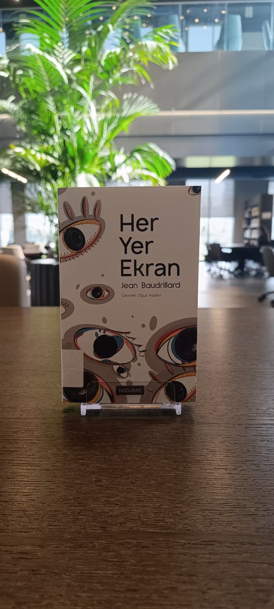 Ekranlar hayatımızın her yerinde, peki gerçek nerede? 🤔🖥️

Jean Baudrillard, "Her Yer Ekran" kitabıyla dijital kuşatmayı ve simülasyon evrenini sorguluyor. Modern dünyaya farklı bir pencereden bakmak isteyenler için kütüphanemizde! 📖🔍

#Baudrillard #EkranKültürü #YeniGelenler