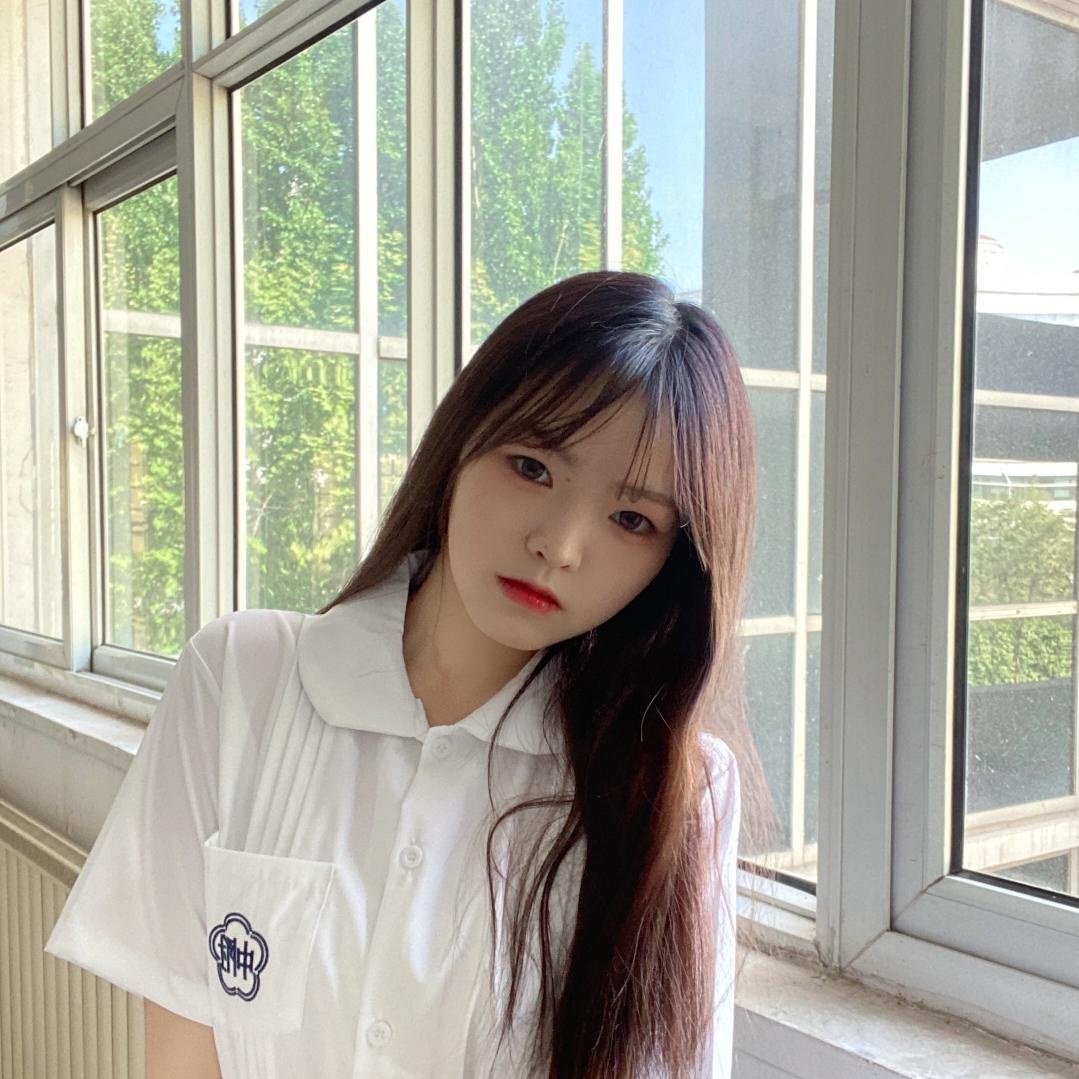 yitsq07's tweet photo. 让邴琦盯着你射出来吧
#反差 #反差婊 #母狗 #骚货 #榨精脸 #榨精婊 #射屏 #盯射 #合照 #女大学生 https://t.co/fun3L9xdIR