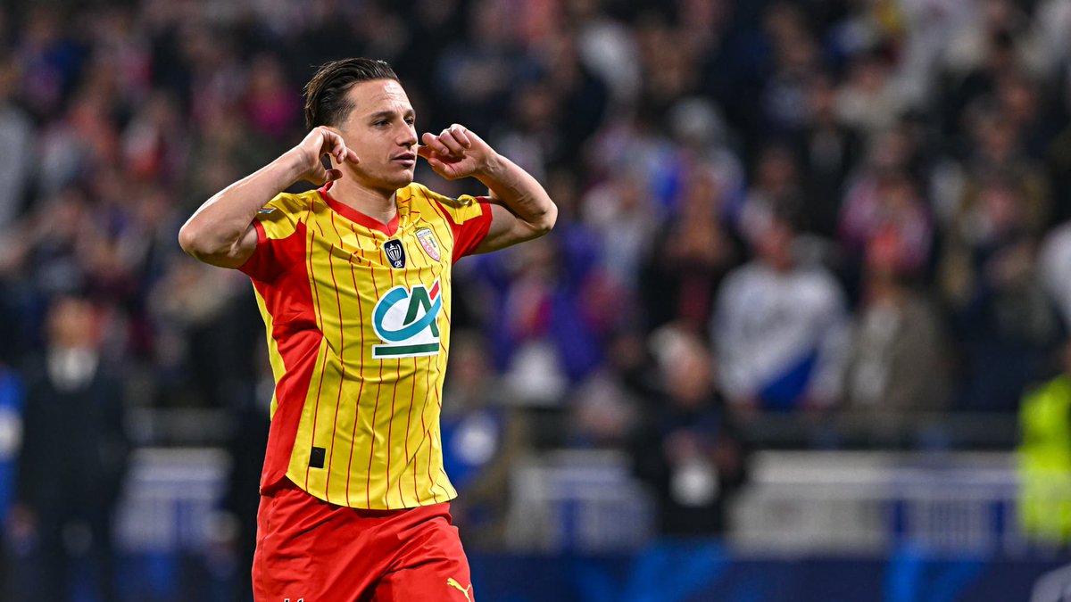 OL__Plus's tweet image. OL-Lens: le chambrage de Florian #Thauvin qui a imité la célébration de Rémi #Himbert après son tir au but décisif
#OLRCL #CdF 
(RMC Sport : olplus.fr/iJYBz)