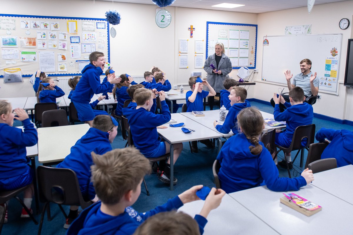 efc_engagement's tweet photo. 🔵School Supporters' Clubs x @muchwooltonsch ⚪️

Celebrating World Book Day with @KDH__8 as our Secret Reader 🤫 https://t.co/1TU0JhverZ