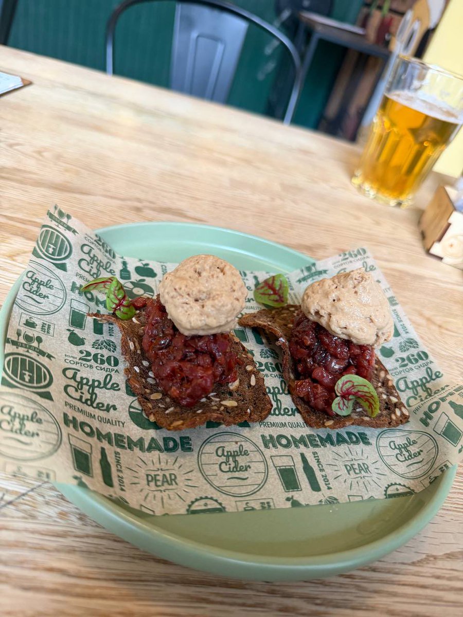 keep calm and tweet media