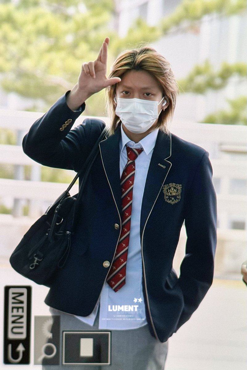 definisi agit hits yang ke sekolah udah gapake backpack isi tas sisa buku tulis sama pulpen sebiji, kaos kaki se tumit warna warni, rambut paling baday satu angkatan