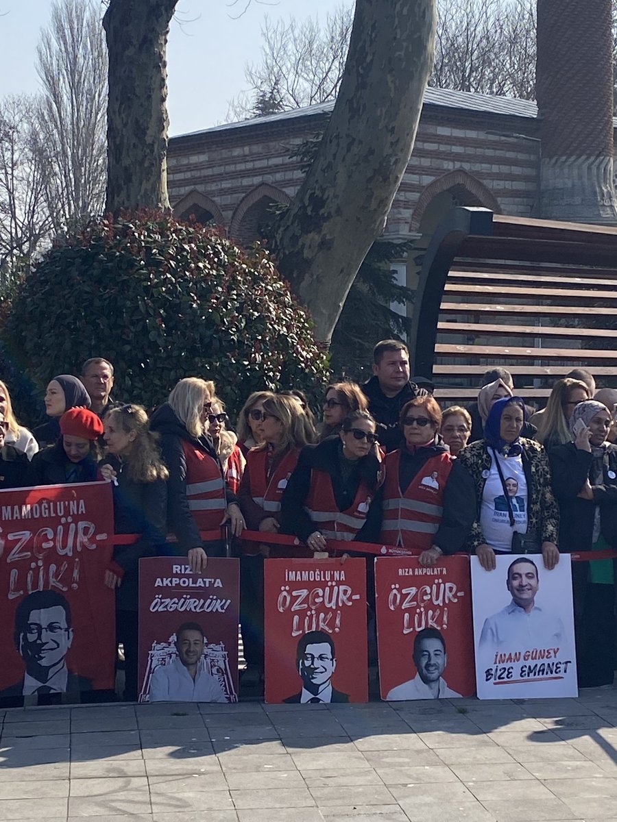 Aile dayanışma ağı Fatih Saraçhane Parkında 27. toplantısını yaptı. 

<a href="/CBAdayOfisi34/">Cumhurbaşkanlığı Aday Ofisi</a> 
<a href="/RizaAkpolat/">Rıza Akpolat</a> 
<a href="/inanguney/">inan güney</a>