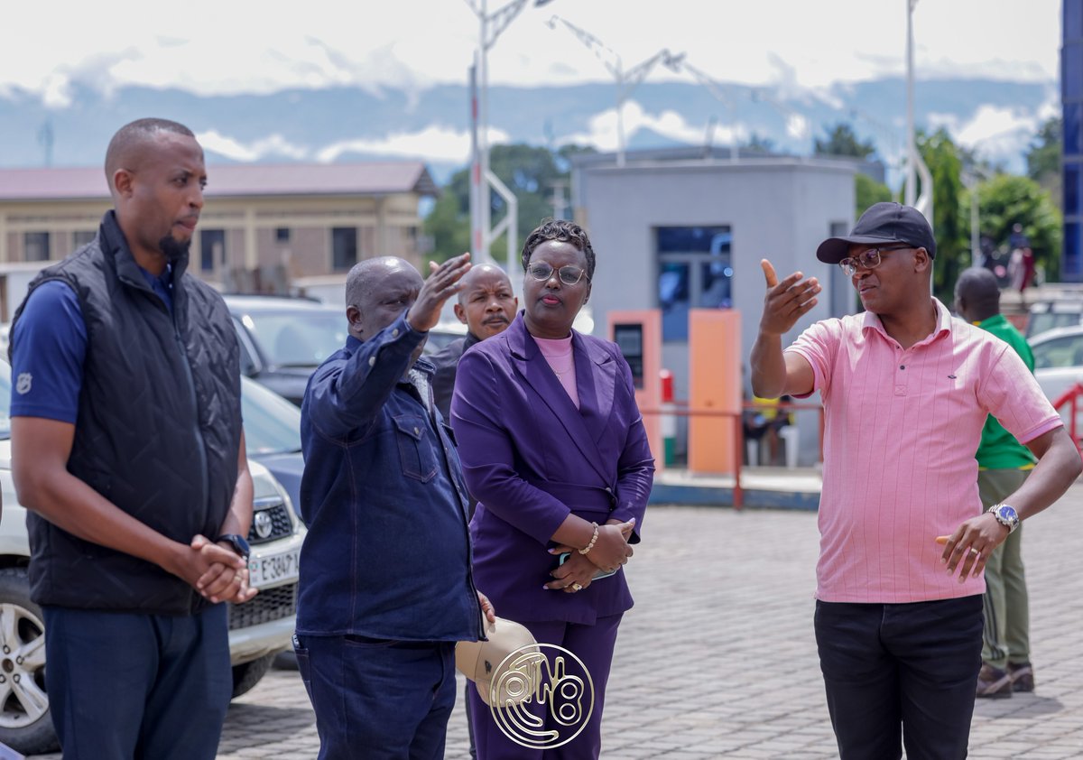 Tahuralab's tweet photo. #Burundi| «Nous avons fait appel afin que ceux qui ont démoli l'avenue du marché, soient punis.», a déclaré le premier ministre @NtahontuyeN lors de la visite effectuée, ce 5 mars 2026 sur l'avenue du marché, que la #BCB avait démoli pour y construire. https://t.co/XGKfNVImuz https://t.co/ooXWT8cWni