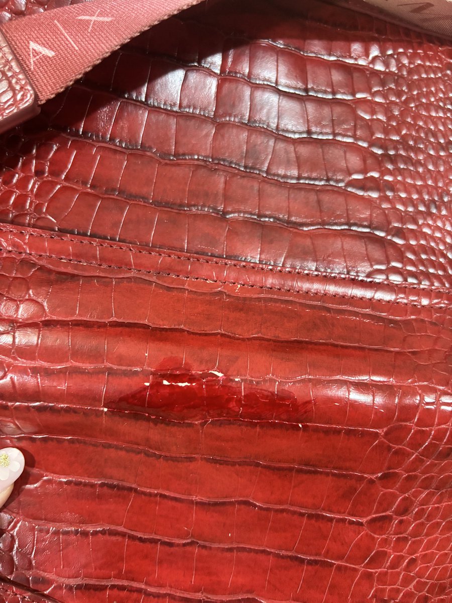sachdeva_e84518's tweet photo. Highly disappointed with my Armani Exchange bag purchased from Ajio for nearly ₹9000 just 2 years ago. The leather has started chipping and peeling badly, which is unacceptable for a premium brand.
#ArmaniExchange
#AJIO
#CustomerExperience
#PoorQuality
#ConsumerComplaint https://t.co/kQVN7VIT7n