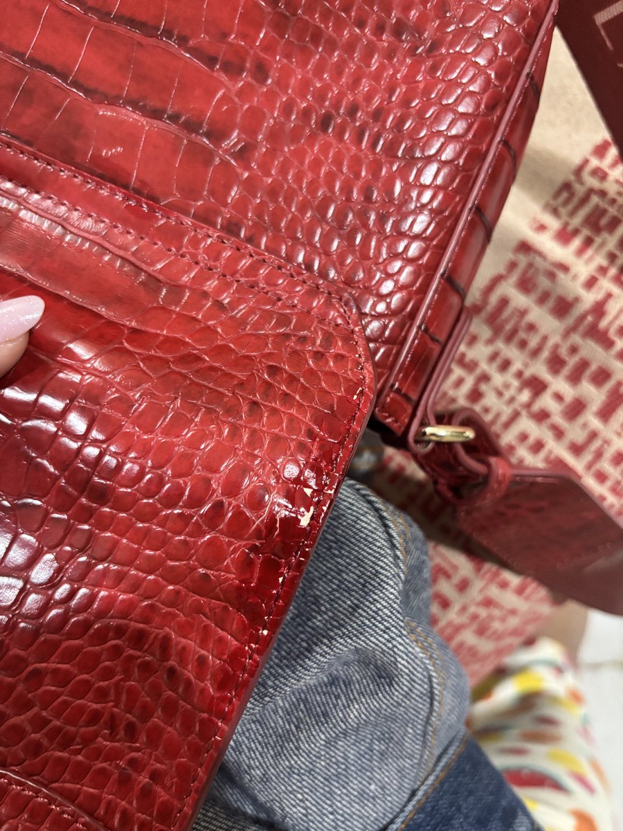 sachdeva_e84518's tweet photo. Highly disappointed with my Armani Exchange bag purchased from Ajio for nearly ₹9000 just 2 years ago. The leather has started chipping and peeling badly, which is unacceptable for a premium brand.
#ArmaniExchange
#AJIO
#CustomerExperience
#PoorQuality
#ConsumerComplaint https://t.co/kQVN7VIT7n