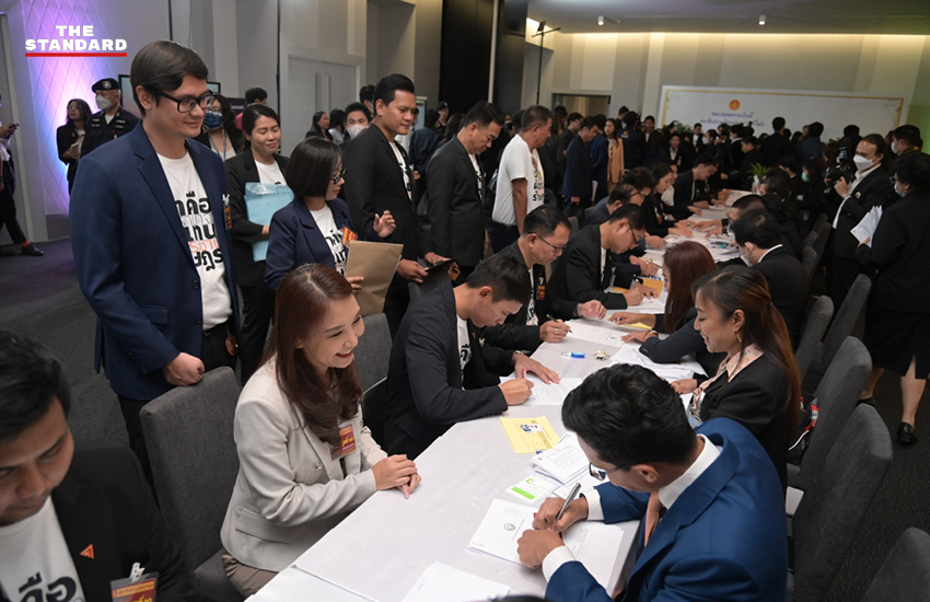 วันจันทร์ก็จะได้เห็นบรรยากาศแบบนี้ รอบนี้จะมากับเสื้อแบบไหน 😎