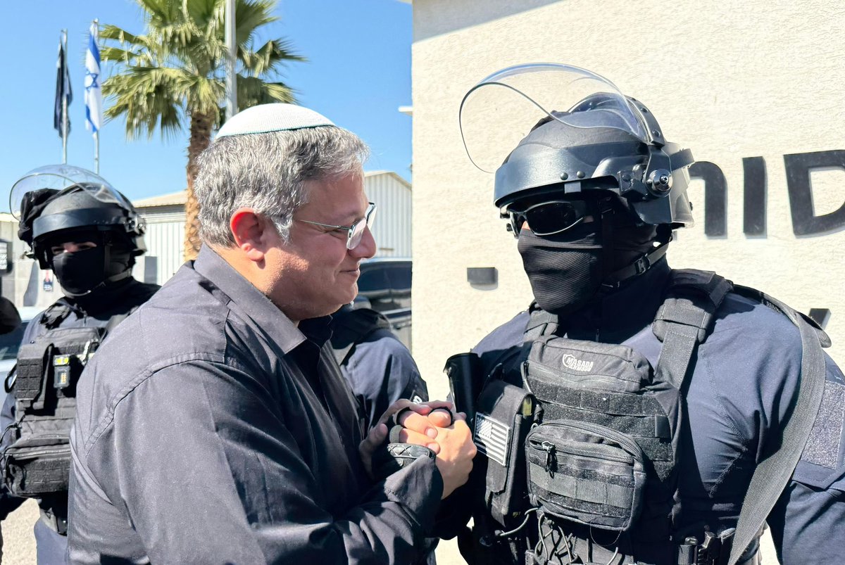 itamarbengvir's tweet photo. “כי תשא את ראש בני ישראל” - צריך להרים את הראש. לא להתנצל, לא לפחד, ולא לשכוח שאנחנו חלק מעם קדוש, ממדינה נפלאה! 

בעזרת ה' - ננצח! שבת שלום🇮🇱 https://t.co/7PqQ6976Cu