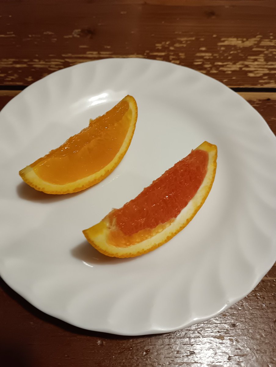 diningmido's tweet photo. 洋食屋ダイニングみどりかわです。
いつも皆様ご利用ありがとうございます。火曜まで通常営業します。皆様お待ちしております。
写真は一般的な物よりピンクがかった色のカラカラオレンジです。 https://t.co/nbrIrbXDP2