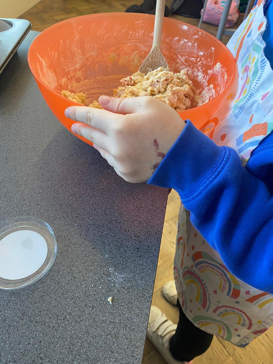 STOCSch's tweet image. Our mini Bakers attempted Savoury Muffins this week! Wow, they turned out amazing! 💙💛 @stocsch #bakingclub 💙💛