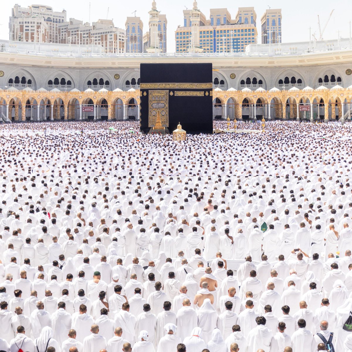 رَوحٌ ورَيحَـانٌ وجَـنَّةُ نَعِيمْ﴾
اللّهم في يوم الجمعة ارحم من عز علينا فراقهم ونوّر مرقدهم واجمعنا بهم في جنة لا فراق بعدها
اللهم أجعل أبي وأمي من اصحاب هذه الاية🤍