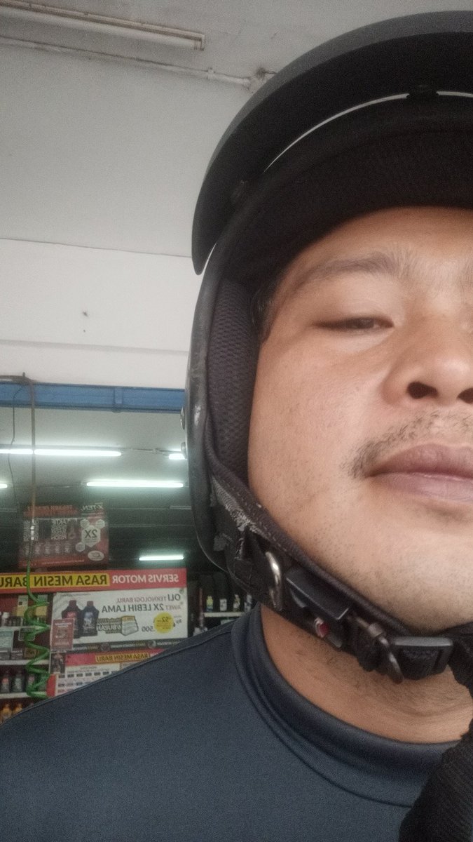 ocabobo's tweet photo. Ujan ini abis dari bengkel, mau loundry ini padahal, mau cari takjil juga sih https://t.co/5aXRHKJeDn