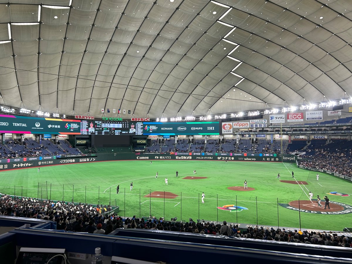 jkobe13's tweet photo. S 🇦🇺⚾️🦘 se @baseballczech_ na @WBCBaseball rvali, ale nestačilo to… az za hodinu a půl začne zápas domácích 🇯🇵🥷 a uz v Tokio Domu skoro neni k hnutí. Uz na trénink narváno a zatím neni na ploše mam pocit Shohei Ohtani #poslouchejsport 🎙️📻 @RadiozurnalS @Radiozurnal1 https://t.co/9hCcWSttWE