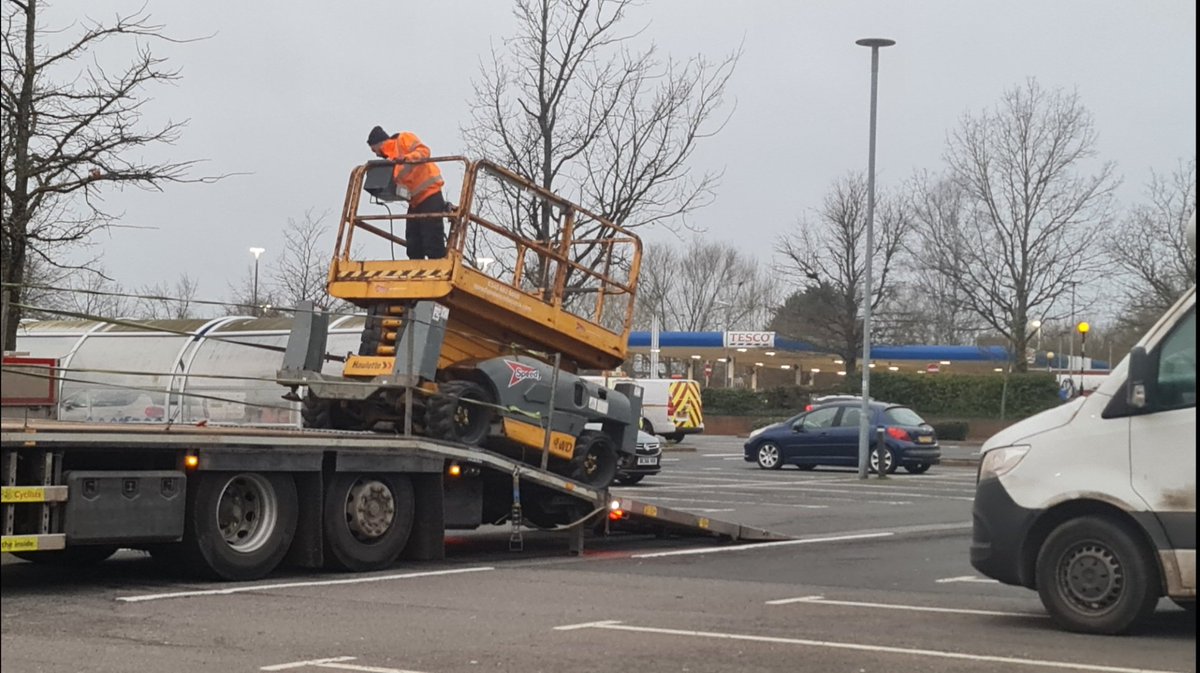 IHunt74's tweet photo. Unloading.....
....as you do early on a Friday morning, with someone at this supermarket clearly wanting to reach new heights. A day of light showers of rain, a light wind, around 9 degrees celcius.
#sky #unloading #weather #Friday https://t.co/fawGulDX5R