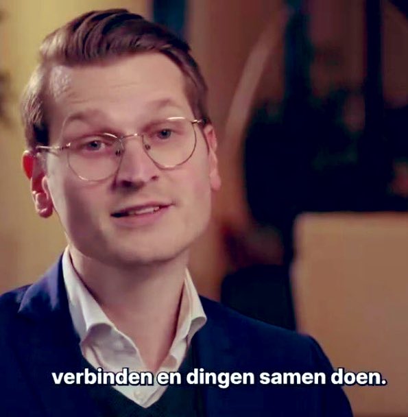 HenryJP55's tweet photo. MEDEDELINGEN VAN ALGEMEEN BELANG!
#Jaimi van Essen, úw verbindingsMinister van #D66 Landbouw, #D66 Visserij, #D66 Voedselzekerheid en #D66 Natuur komt zaterdag niet samen op de #plattelandsmanifestatie in #Barneveld vanwege het feit dat, na zorgvuldige afweging, zijn zoontje #Rein jarig is en de respectabele leeftijd van één jaar hoopt te bereiken.
Rein laat weten dat hij het niet verantwoord vindt om die dag in absentie van vader te moeten beleven en kijkt ondertussen uit naar het Voorjaars- Zomer- en Herfstreces van pappa.
Verder vertrekken er géén treinen van Amsterdam naar Schiphol omdat de hond van de machinist die dag ook één jaar wordt.