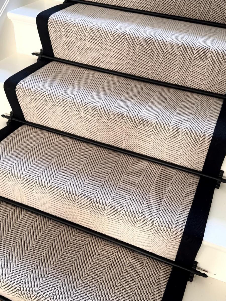 Gatsby’s Linear Herringbone design delivers a bold statement with the natural luxury of 100% wool. Shown here in a stunning real home installation by Floor Trends, Solihull, this beautiful runner features one of our newest colourways, Flapper, expertly installed to perfection.