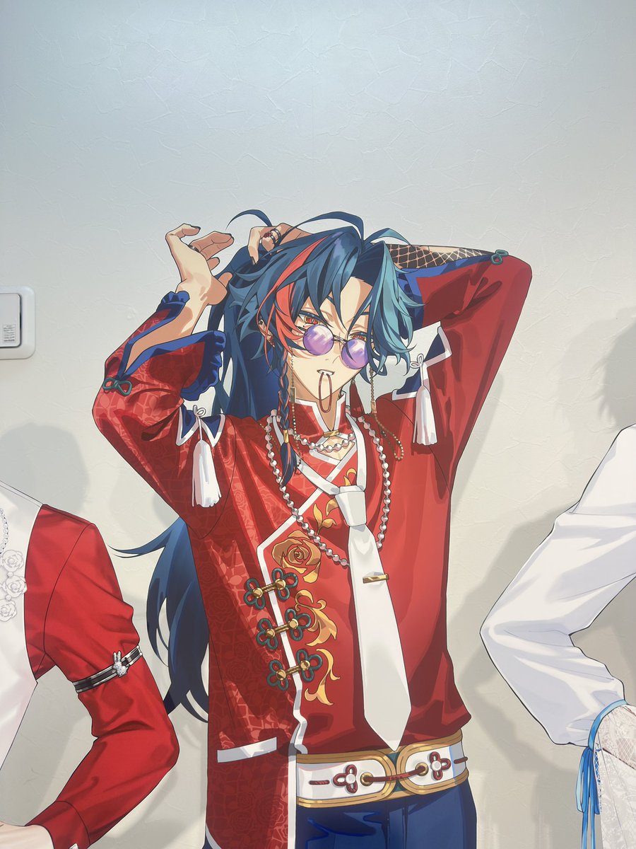 bimyo_myo's tweet photo. うっふ〜ん♡パネル撮影に命がかかってるオタクよ〜ん♡パネルはできるだけ地面に対してカメラを垂直、もしくは下から撮ると不自然じゃないわ〜ん♡ https://t.co/1DYdC7WHCd