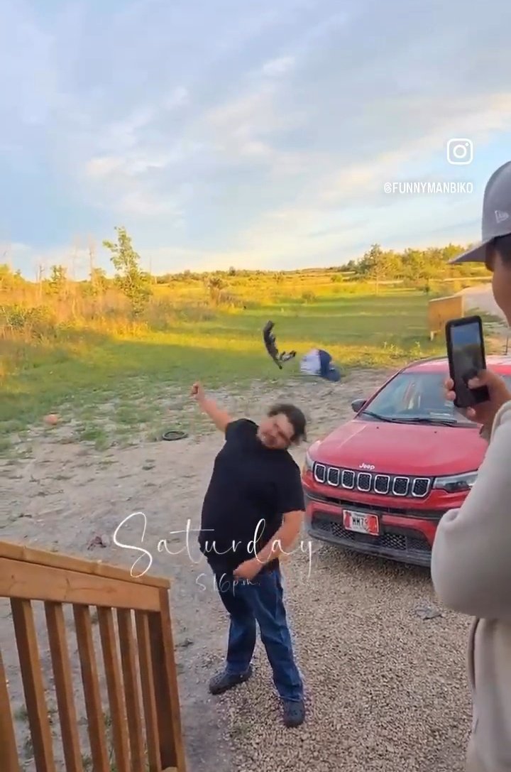 A young man cocked a shotgun and it backfired at him 

Check comments to see videos of his brains on the floor 😭💔