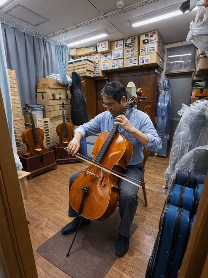 広い試奏室がふえました。
チェロもゆったりと、落ち着いて弾けます。
バイオリン、ビオラ、チェロ、弓。
楽器選びも、調整の確認も、実際に弾いてみることが大切です。
#バイオリン #チェロ #ビオラ #試奏 #杉並