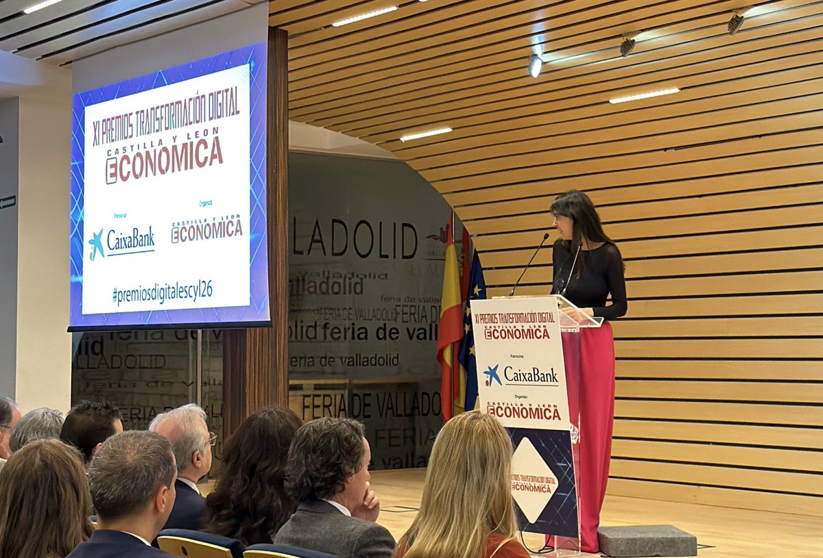 FMiradasTEA's tweet photo. 🔵Ayer jueves María Merino, Miguel Gómez y Rodrigo Arnaiz, del equipo de Fundación Miradas, se desplazaron hasta Valladolid para recoger el premio al Mejor Blog otorgado al proyecto Yo Mujer Autista en los XI Premios Transformación Digital @cyleconomica 

#PremiosDigitalesCyL26 https://t.co/Fo7PZynPZL