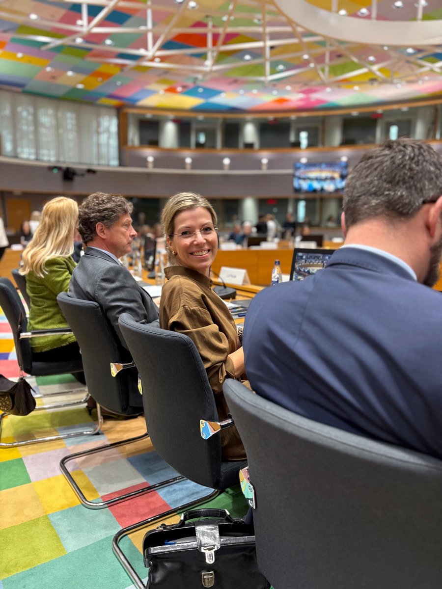 Claudia van Bruggen tweet media