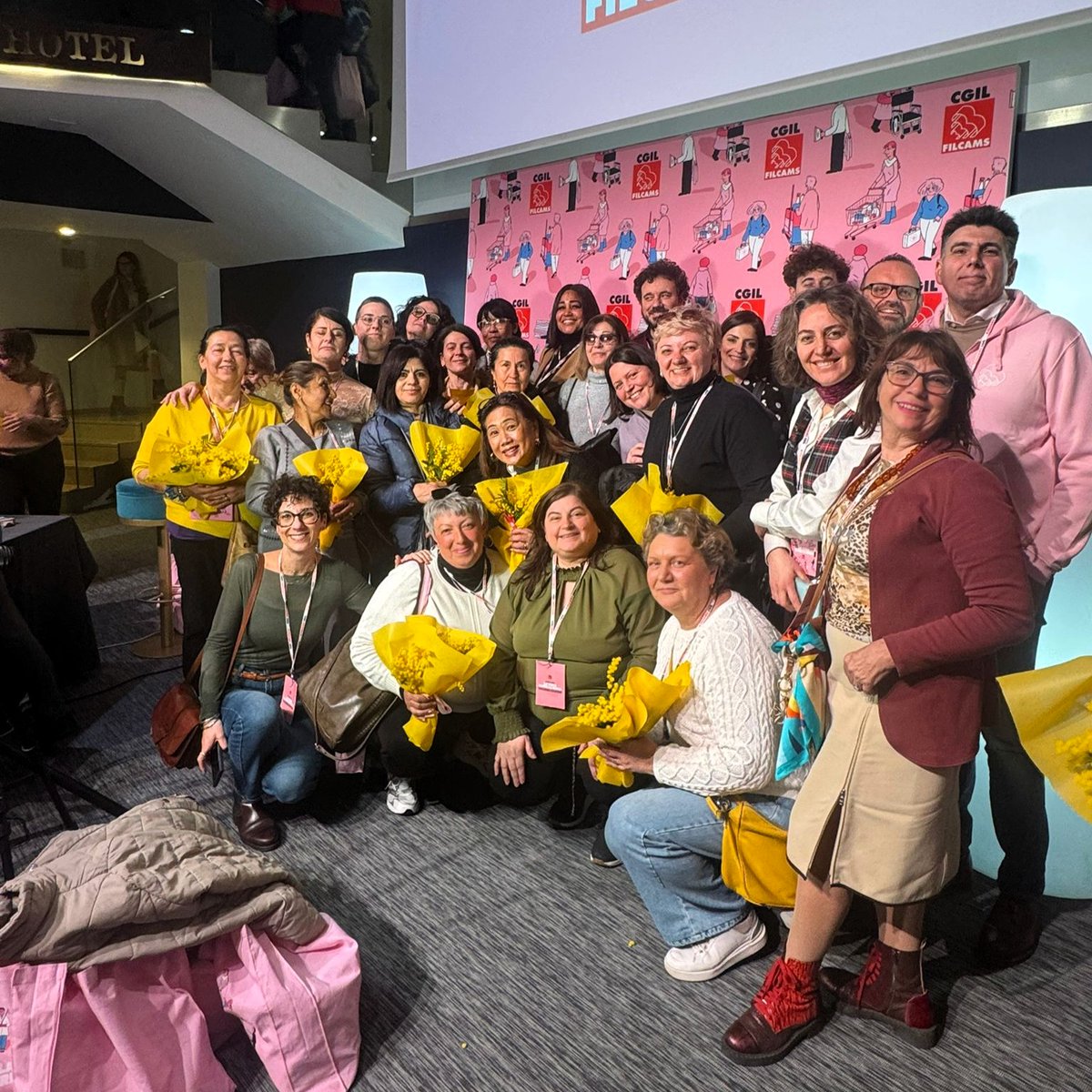 FilcamsER's tweet photo. Dall'evento di ieri "LA CURA OLTRE LE MURA", abbiamo raccolto qui gli interventi delle 3 lavoratrici dell'Emilia-Romagna:
https://t.co/RaoNqt6Gn1

Se anche tu lavori nel settore domestico e vuoi rivendicare i tuoi diritti, scrivi alla Filcams CGIL della tua città! https://t.co/s3nKOFF9kM
