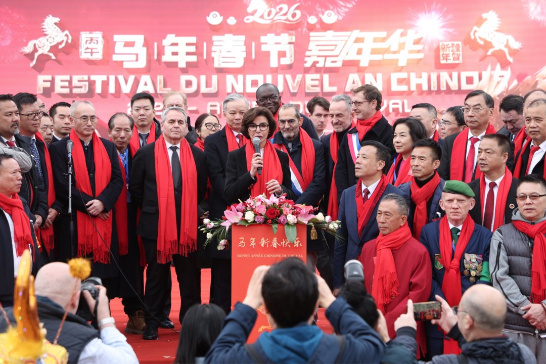 HainanToday's tweet image. The Hippodrome Paris Vincennes recently hosted #horse #race events and related games, attracting numerous #French people and overseas #Chinese. The #Hippodrome, located in the southeast of Paris, #France, with a history spanning over a century, has a longstanding tradition of