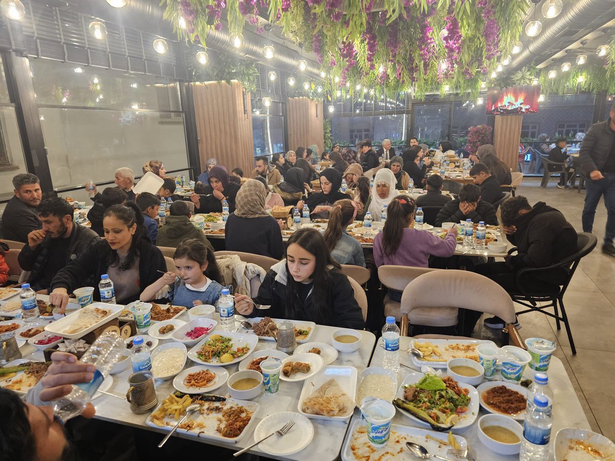 CermikSYDV's tweet photo. 🌙 🌙 
 İlçe Kaymakamımız Sayın Adem Karataş ile birlikte;

Ramazan ayının bereketini paylaşmaya devam ediyoruz 🌙 

05.3.2026 tarihli iftar soframızdan kareler😊
Ramazan Sevgiyi Paylaşmaktır. 🌙 🌙  @TCCermik #RamazanAyı https://t.co/iNB7fyq8uD