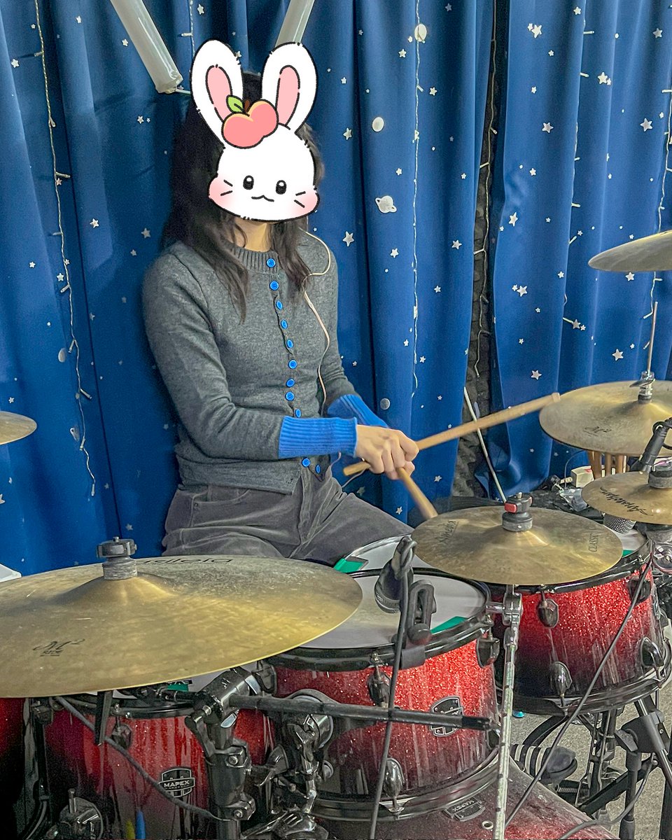 peachplanet__'s tweet photo. 3월 21일에 즐거운 시간 보낼 수 있도록 열심히 연습 중입니다🐰❤️
저희가 합주실경비대라 아지트 밖으로 잘 안 나가서 엄청 걱정 중이에요😂ㅋㅋㅋ

🎀공연 정보 및 예매 ➡️ https://t.co/X7NBIYbDqn https://t.co/Ox5Zf8CVeS