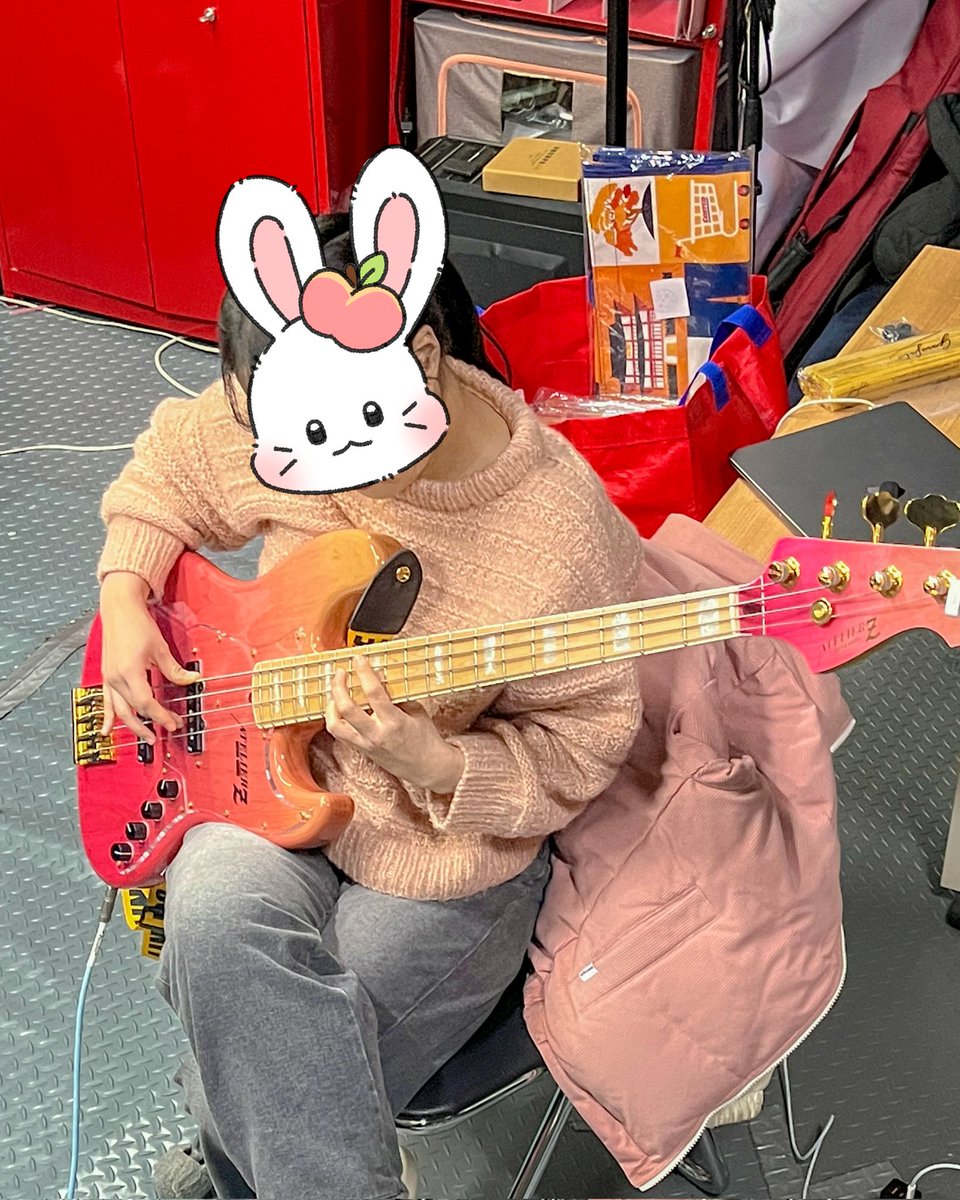 peachplanet__'s tweet photo. 3월 21일에 즐거운 시간 보낼 수 있도록 열심히 연습 중입니다🐰❤️
저희가 합주실경비대라 아지트 밖으로 잘 안 나가서 엄청 걱정 중이에요😂ㅋㅋㅋ

🎀공연 정보 및 예매 ➡️ https://t.co/X7NBIYbDqn https://t.co/Ox5Zf8CVeS