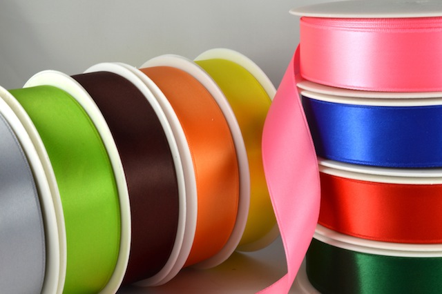 ColourRibbons's tweet photo. ✨ Wholesale Special Offer. Double-sided satin ribbon available in 3mm, 7mm, 10mm, 15mm, 25mm, 38mm, and 50mm widths. From only £1.07 + VAT per reel #wholesaleribbon #satinsupplies #ribboncrafts #giftwrapping #craftsupplies #ribbonlove https://t.co/cSx3I0iAey
