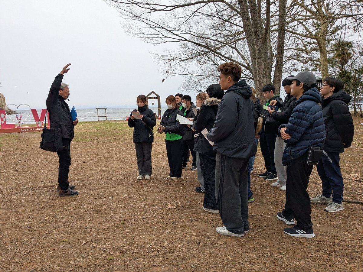 ryuvnc's tweet photo. 【令和6年能登半島地震第7回災害支援ボランティア　2日目】
午前は珠洲市の蛸島の仮設��宅でサロン活動を行いました。学生が考えた体操やゲームで盛り上がりました。
午後はリブート珠洲の復興支援ツアーに参加。ゲストハウスや農業で盛り上げようとされている取組についてお話を伺いました。 https://t.co/KPeg6OClBM