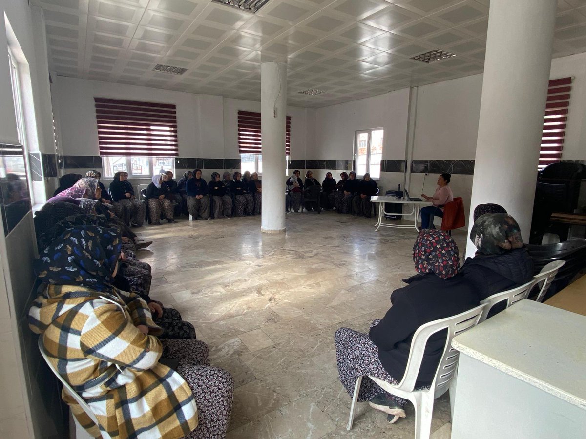 BurdurRam's tweet photo. Merkeze bağlı köy okullarında velilere yönelik Şiddeti Önleme, Kadına Yönelik Şiddeti Önleme, Akran Nezaketi konularında seminer çalışmalarımız başladı. 
@tcmeb @MebOrgm @BurdurilMEM https://t.co/VsvPuVVxQR