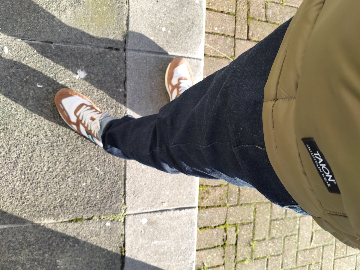 MMcadidas's tweet photo. Post office run,got the packable #taion down with the class #etonic PR538,gorgeous morning out,have a good one guys n gals https://t.co/J9l1RWEiHn