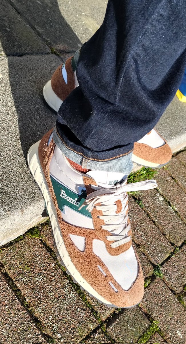 MMcadidas's tweet photo. Post office run,got the packable #taion down with the class #etonic PR538,gorgeous morning out,have a good one guys n gals https://t.co/J9l1RWEiHn