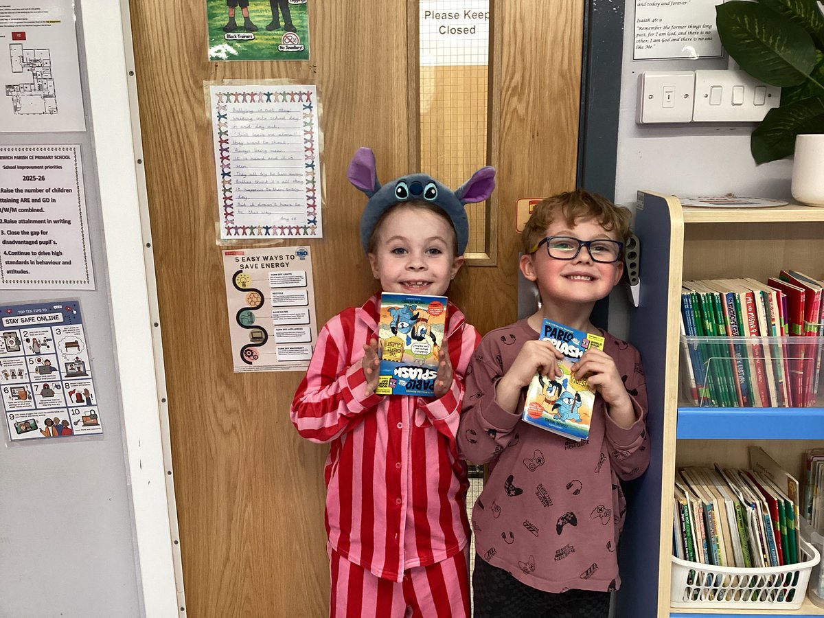 HorwichParishCE's tweet photo. All of the children in 2B received a book to take home and enjoy for World Book Day! #hpy2 https://t.co/NcTLA7tXZw