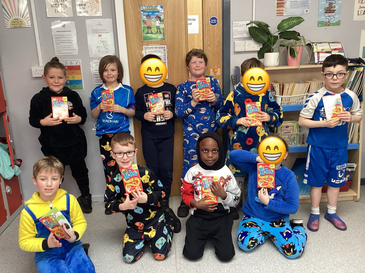 HorwichParishCE's tweet photo. All of the children in 2B received a book to take home and enjoy for World Book Day! #hpy2 https://t.co/NcTLA7tXZw