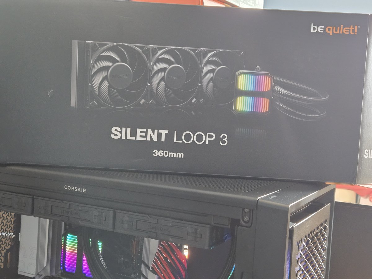 NedjoK's tweet photo. In the league of its own! 💫 @AMDRyzen #Threadripper https://t.co/4mBIGzvs9W