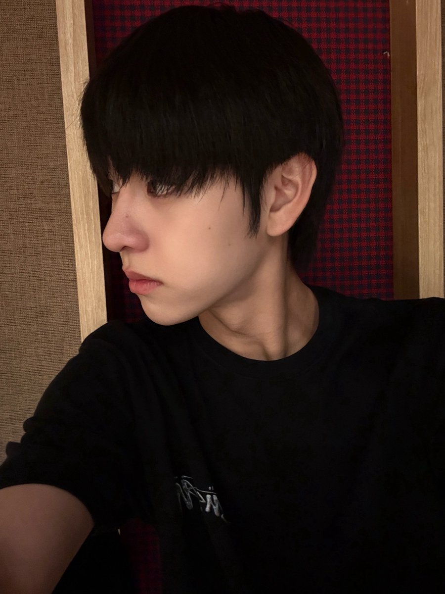 260306 위버스 포스트 #김동윤

3월 봄 다들 잘보내고계시죠?