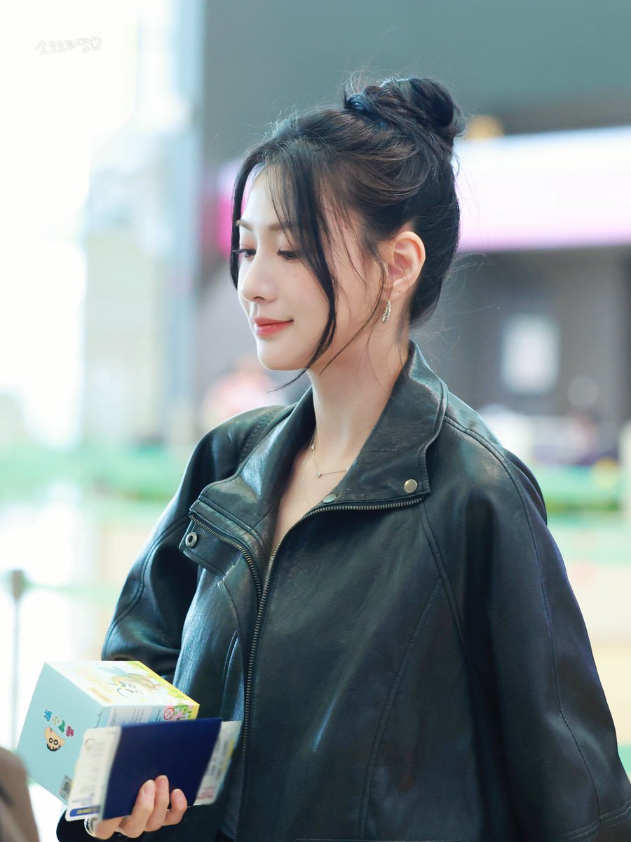 260306 인천공항 출국 프리뷰

너무 예쁘면😍 
스마트패스도 어지러워한대😵‍💫
공항직원 피셜임
💛
#에이핑크 #오하영 #Apink #Hayoung