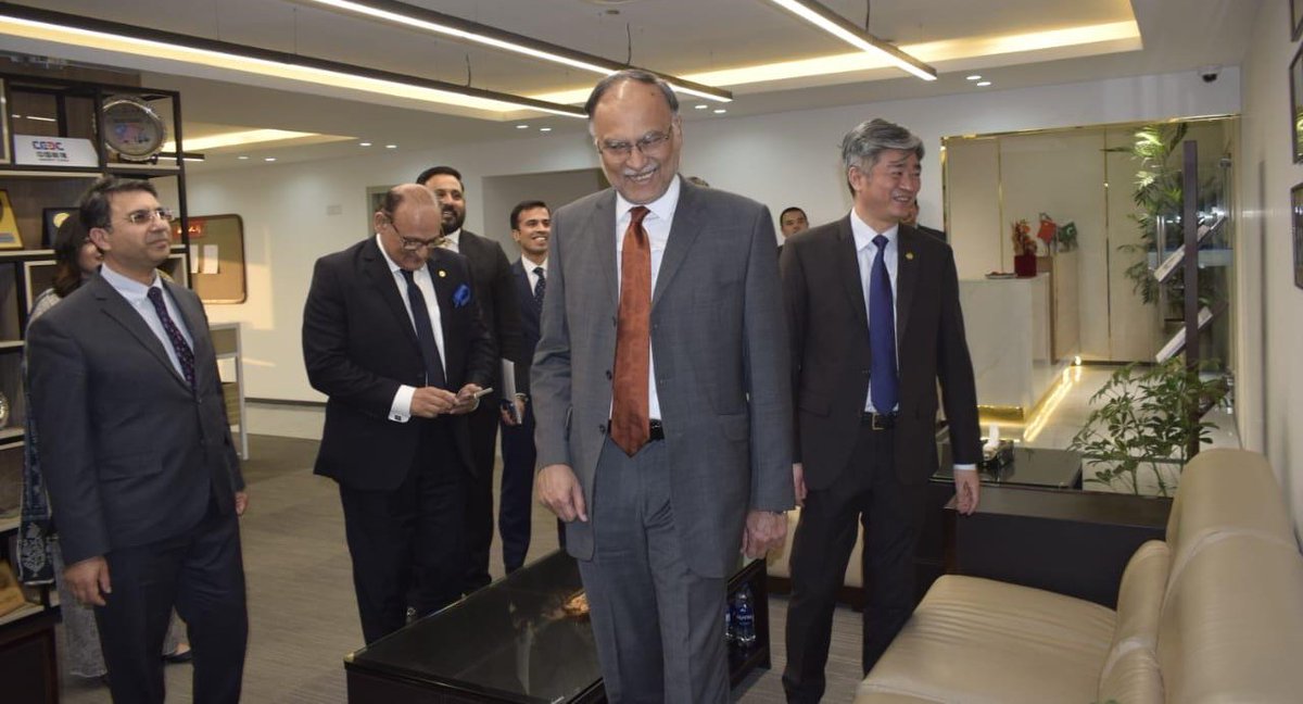CPECOfficials's tweet photo. At the Headquarters of Energy China Pakistan, investor confidence was strongly reinforced through reaffirmation of policy continuity and protection frameworks supporting long-term development under the China–Pakistan Economic Corridor. #CPEC2.0 https://t.co/vZDzPmwOIq