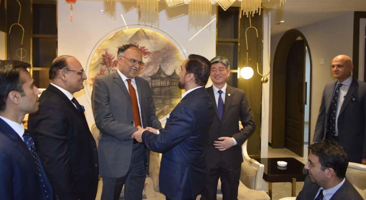 CPECOfficials's tweet photo. At the Headquarters of Energy China Pakistan, investor confidence was strongly reinforced through reaffirmation of policy continuity and protection frameworks supporting long-term development under the China–Pakistan Economic Corridor. #CPEC2.0 https://t.co/vZDzPmwOIq