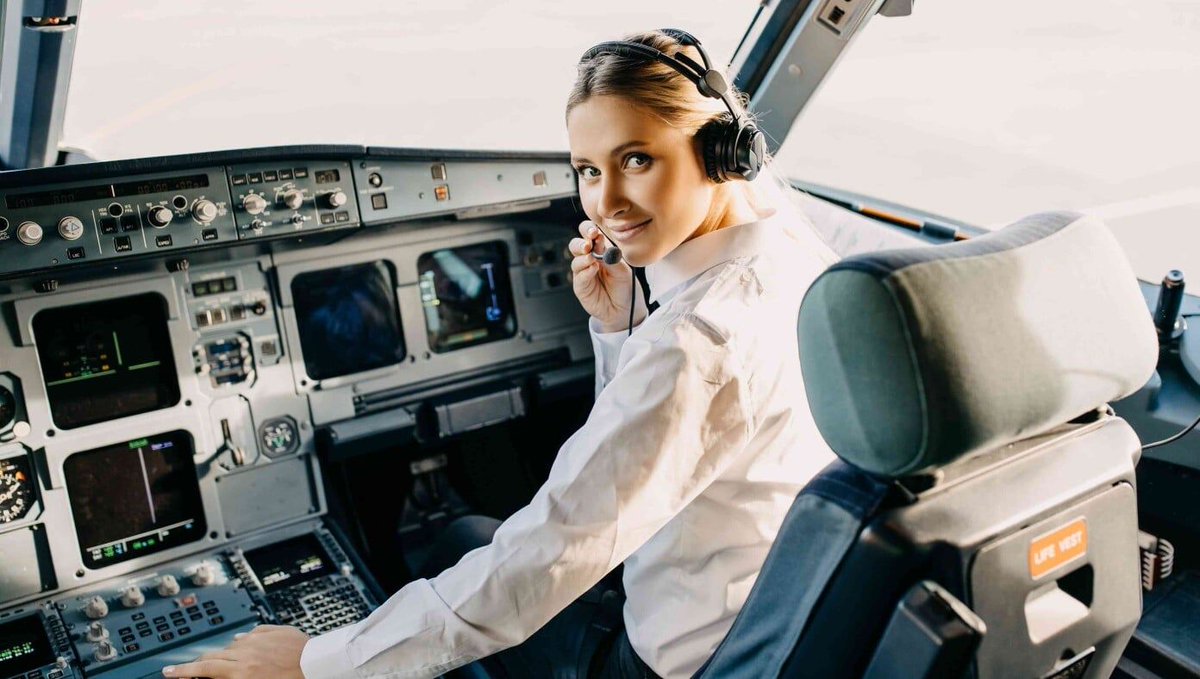 TheBabylonBee's tweet photo. Panic Erupts On Flight As Captain Of Female Crew Announces That 'Everything's Fine' https://t.co/N3kX0G0d6Q https://t.co/jhHY0LOFA6