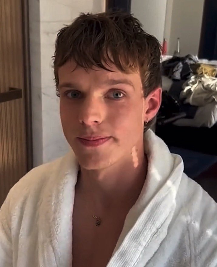 rhaenyravalley's tweet image. #whatever #feelingnormal