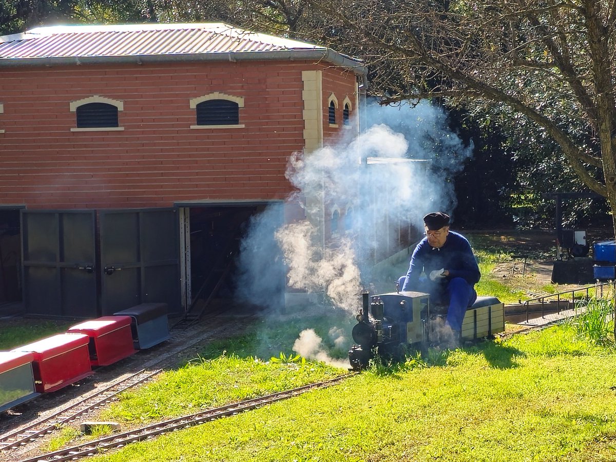 infoasaf's tweet photo. El próximo domingo se celebrará el mercadillo ferroviario en la estación de Santa Justa en horario de 10:00 a 13:00 horas. Para los que deseen dar un paseo en tren, el Ferrocarril del Alamillo abrirá para que circulen sus trenes de 11:00 a 14:00 horas. https://t.co/XlTEA4gXZF